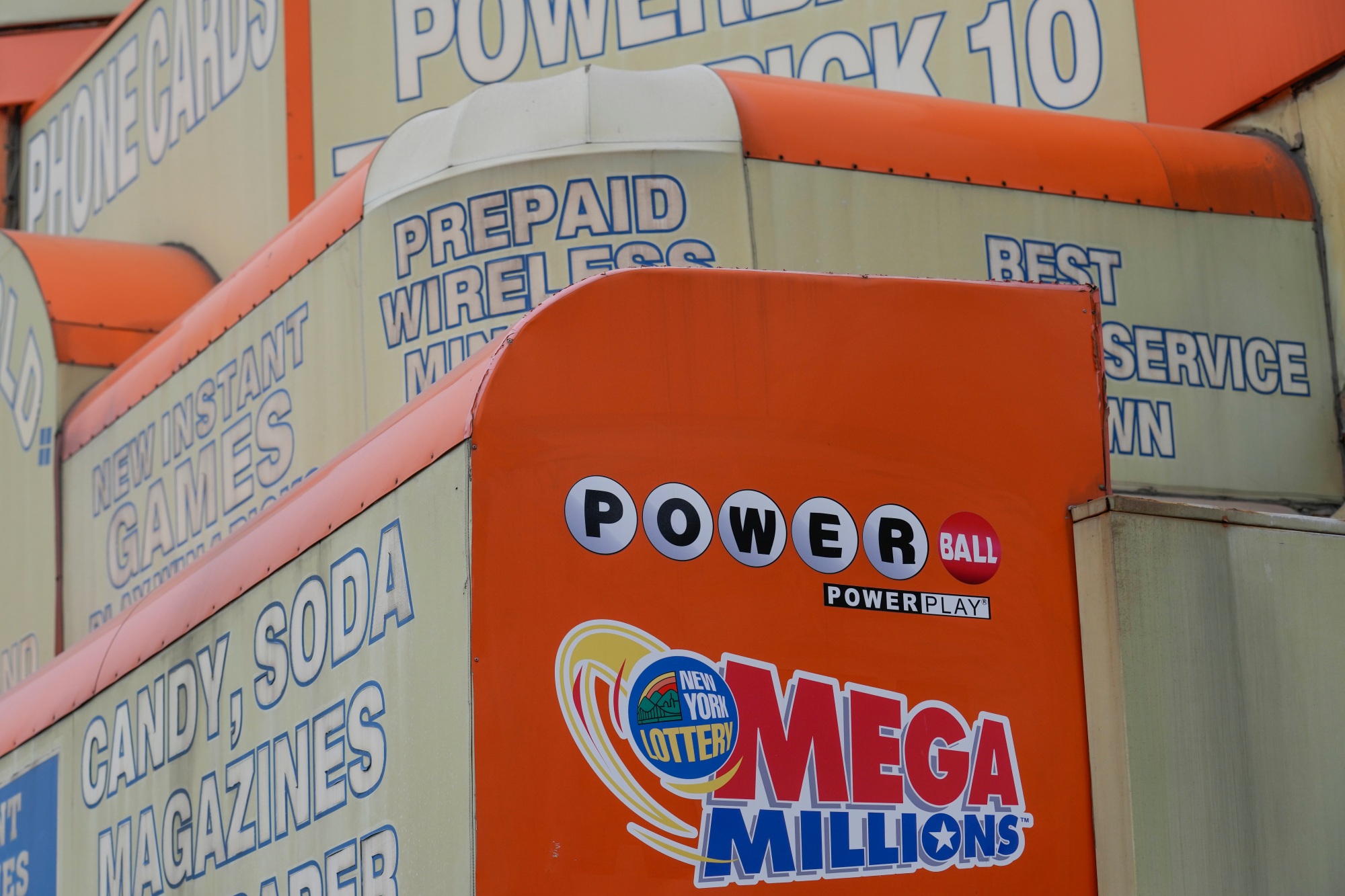 Mega Millions lottery jackpot nears $1 billion ahead of Friday drawing